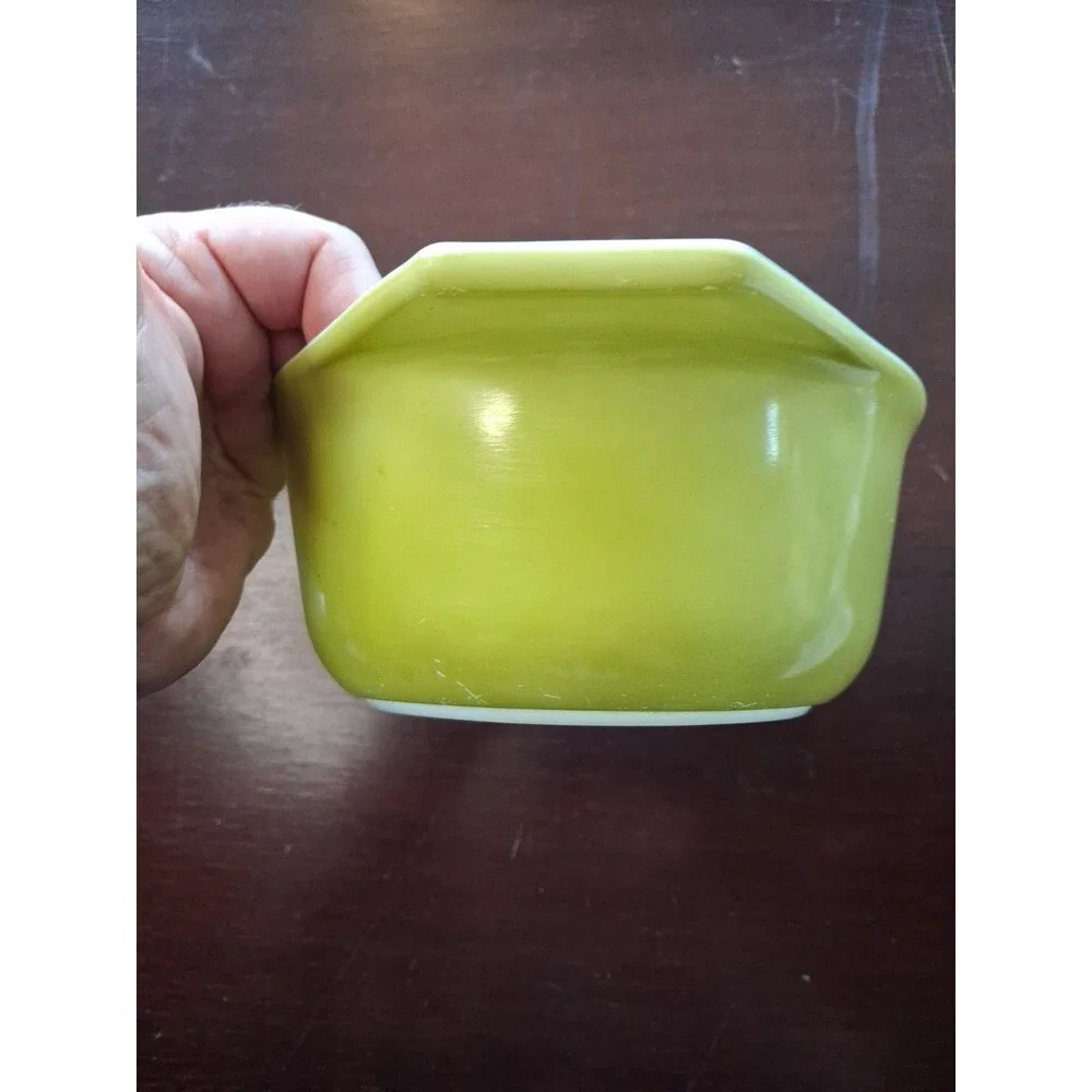 PYREX Oval Casserole  1-1/2 qt Avocado
